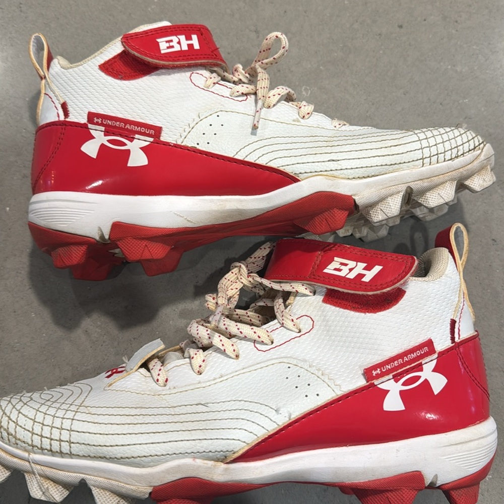 Under Armour white and red softball cleats youth size 6